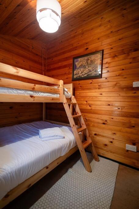 Rural Log In Snowdonia Near Coed Y Brenin By Seren Short Chalet *